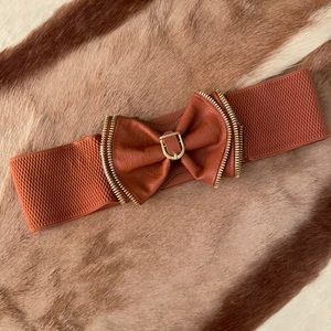 Bow waist belt